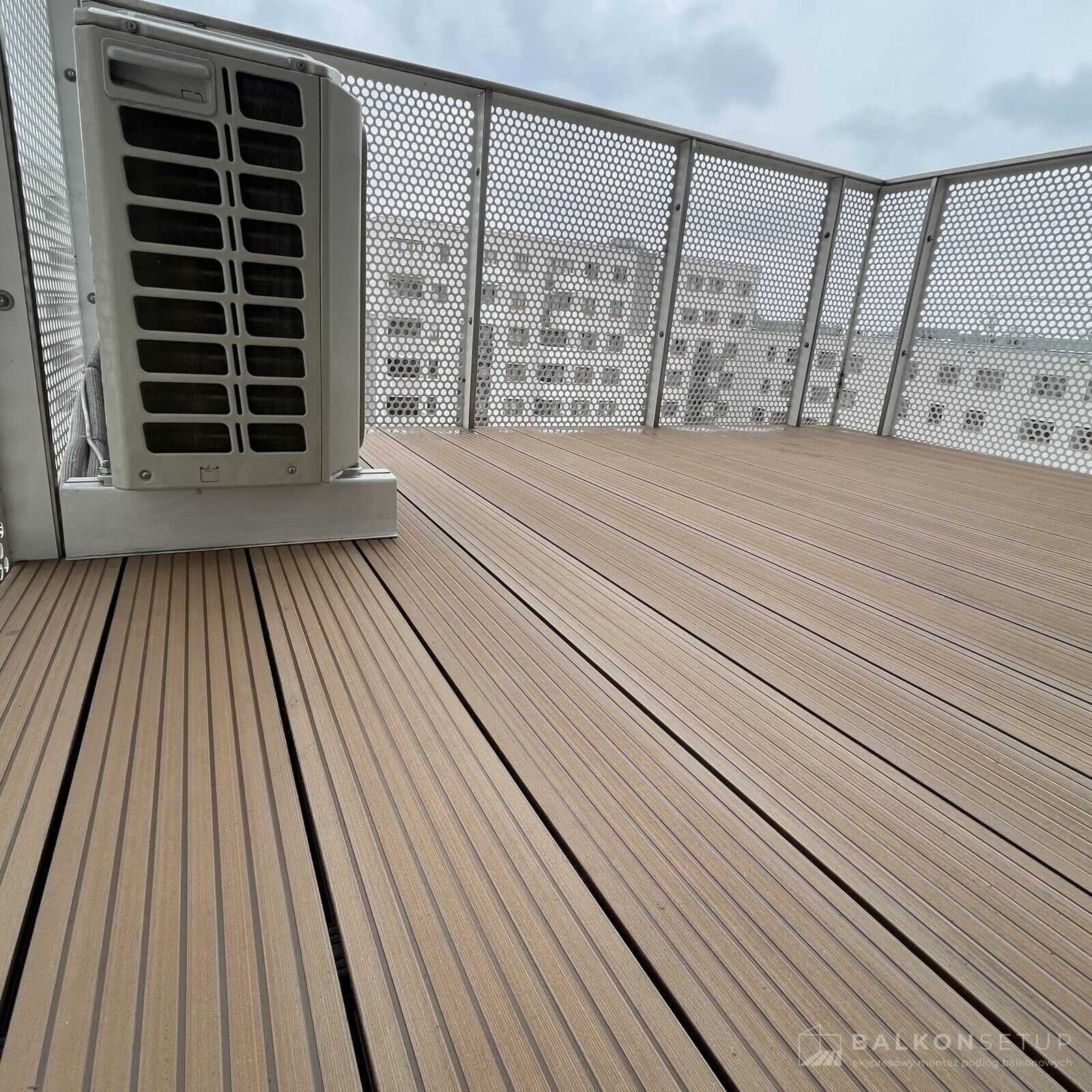 Balkon na podwyższonej konstrukcji - perspektywa