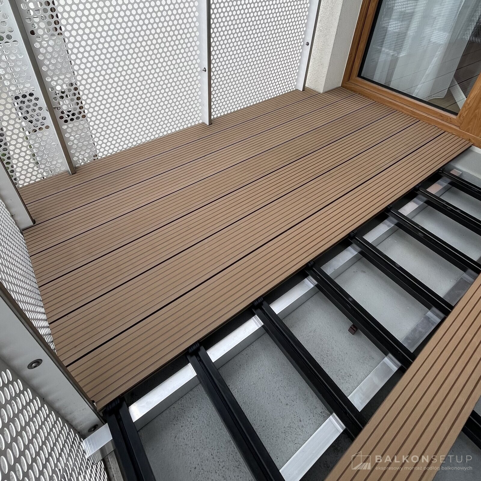 Balkon na podwyższonej konstrukcji - warstwy