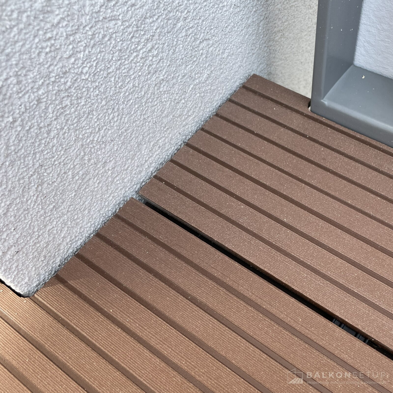 Balkon na Centralna Vita - frezy_barierka_sciana
