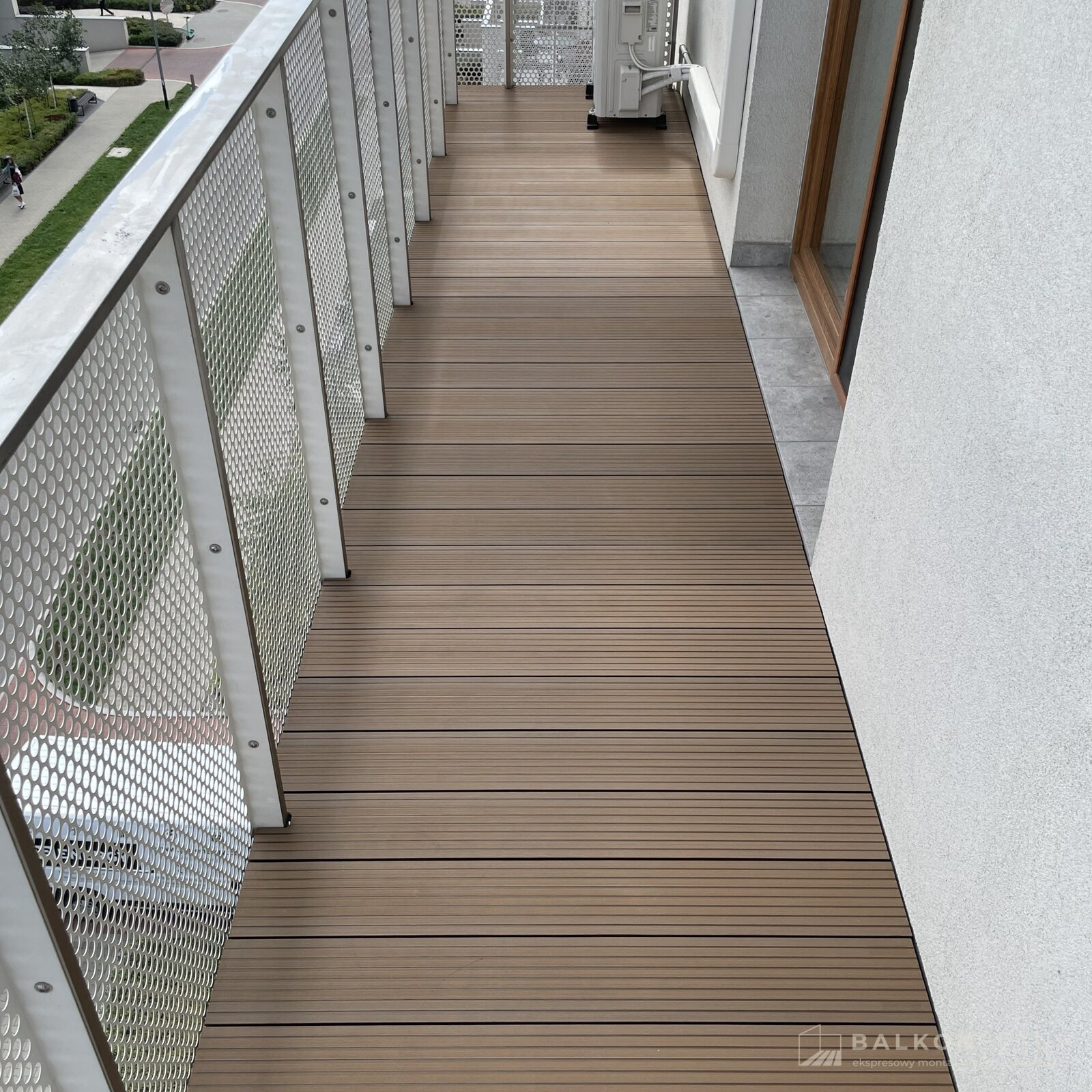 Long Balcony on Ciesielskiego Street - perspektywa_gora