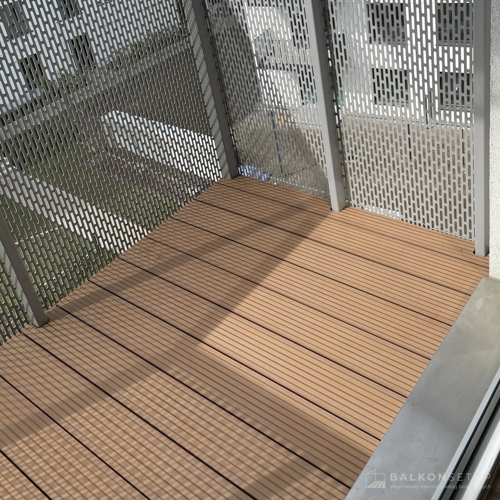 Balcony on Prandoty St. (v1) - prawo